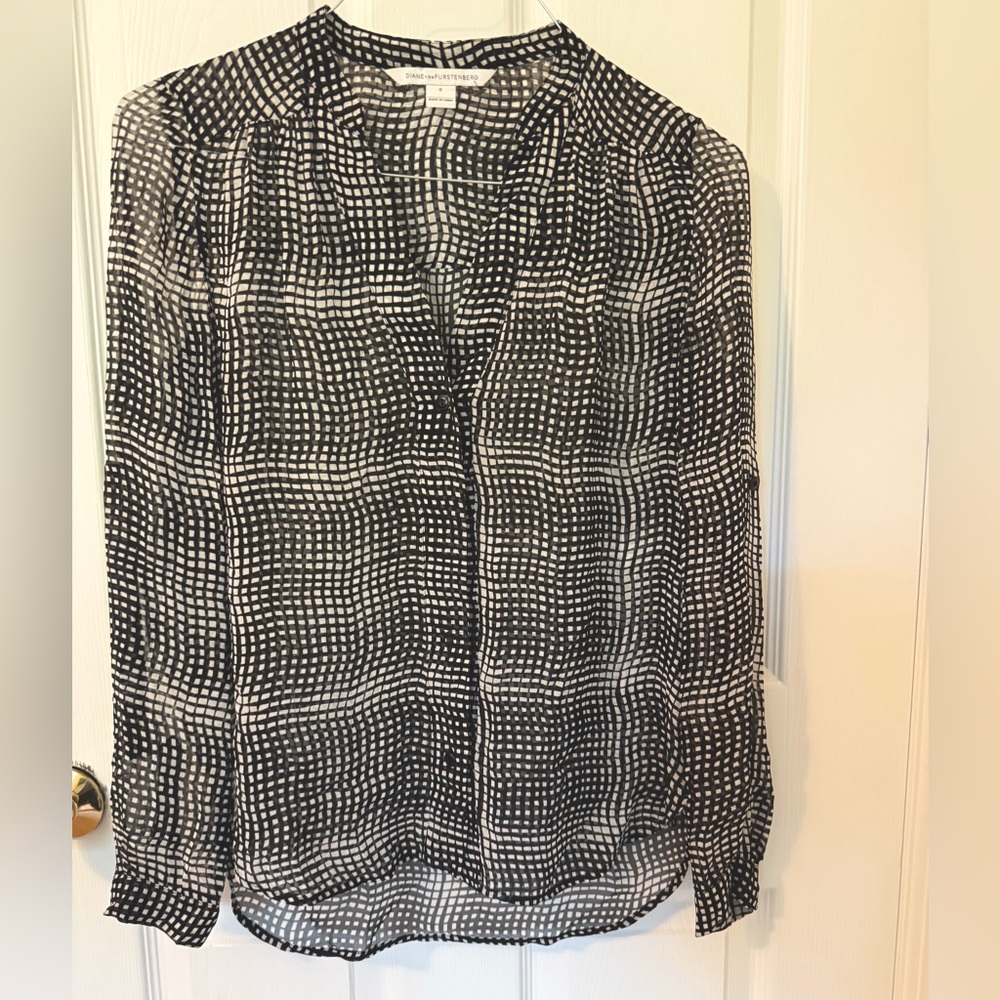 Diane Von Furstenberg Silk Blouse, beautiful black & white print!